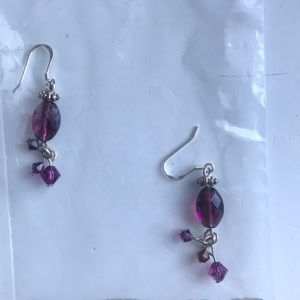 🌸 2/$4 🌸 Purple stone dangly earrings